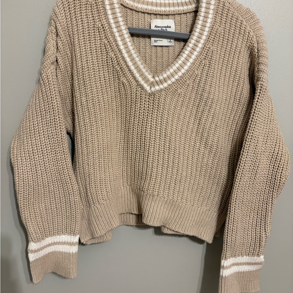 Abercrombie & Fitch cropped V-Neck Sweater
